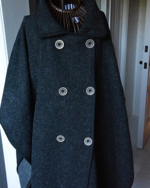 Cape Noire avec Boutons